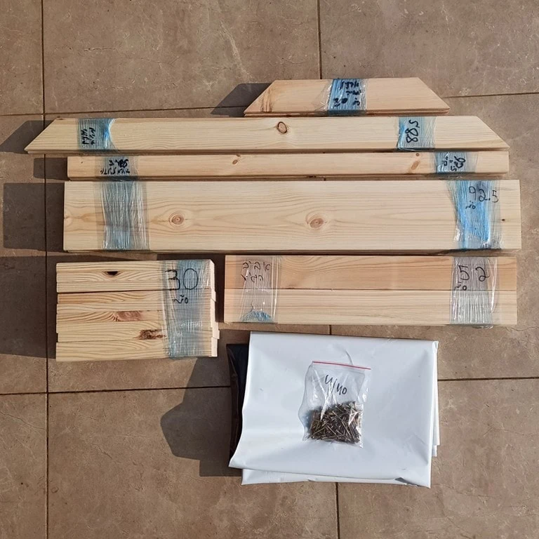 לוחות עץ ארוזים של ערכת אדנית עץ קלאסית למרפסת עם שקית חומרה