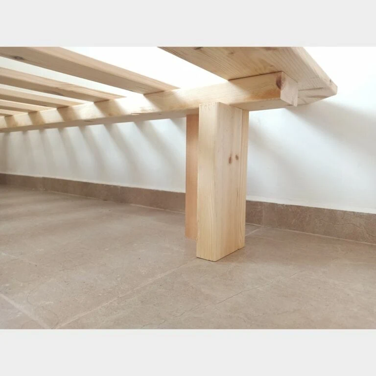 רגל עץ מאסיבית התומכת במסגרת בסיס מיטה זוגית מעץ דגם קלאסי