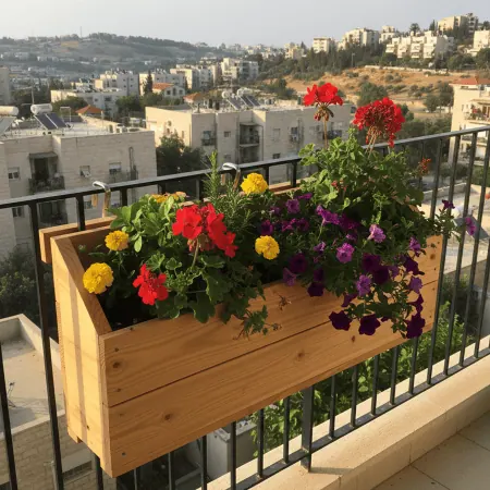 אדנית עץ תלויה למרפסת