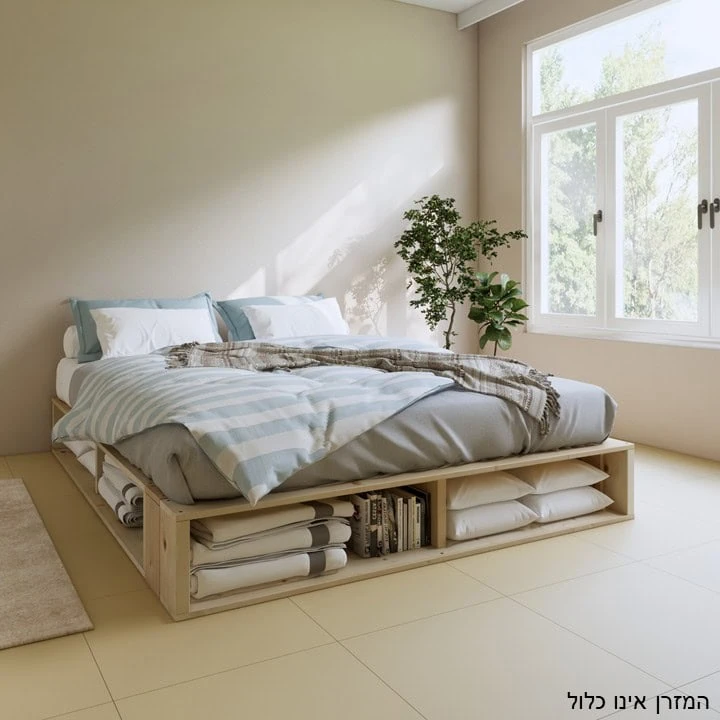 מיטת אחסון דגם טטאמי מעץ מלא עם מצעים בחדר שינה מואר