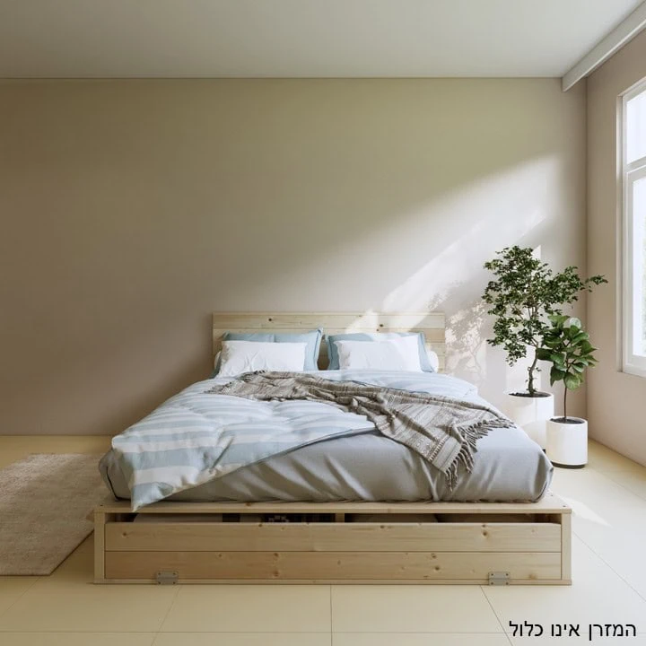 מיטת אחסון טטאמי עם ראש מיטה ומצעים מפוספסים בחדר שינה